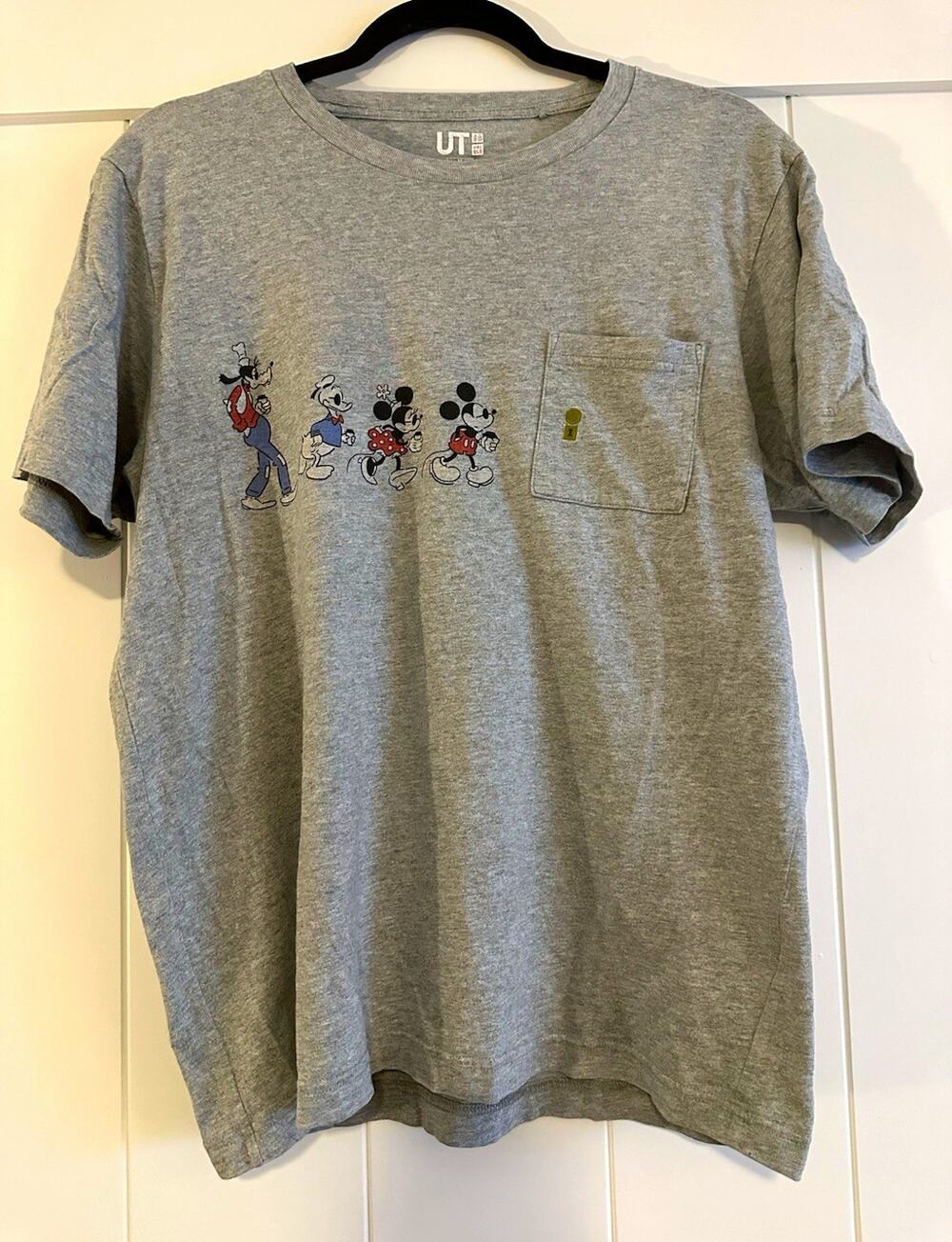 UT Uniqlo Disney Yo Nagaba Gray Pocket T-Shirt Size M Mickey Minnie Donald Goofy